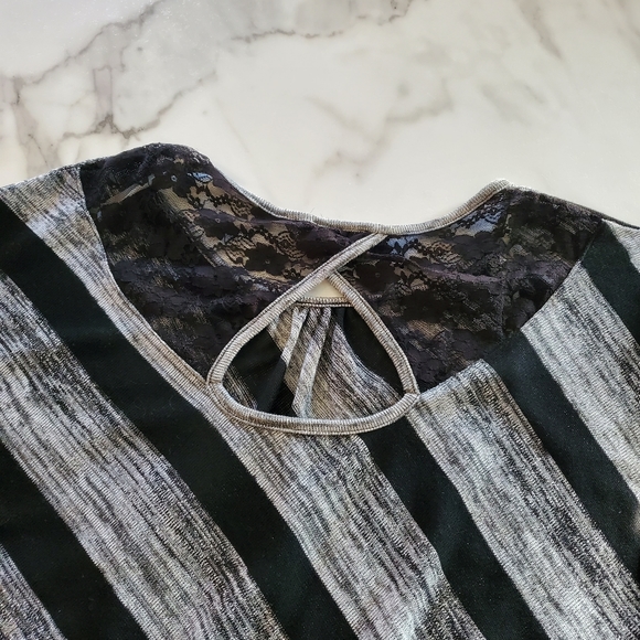 Iz Byer Black Gray Silver Striped Knit Sweater Top Size XL NWOT - Picture 15 of 16